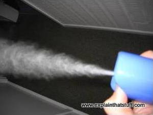 Aerosol can generating a blast of aerosol mist